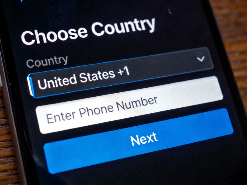 Telegram登录界面，选择国家代码并输入手机号码的截图